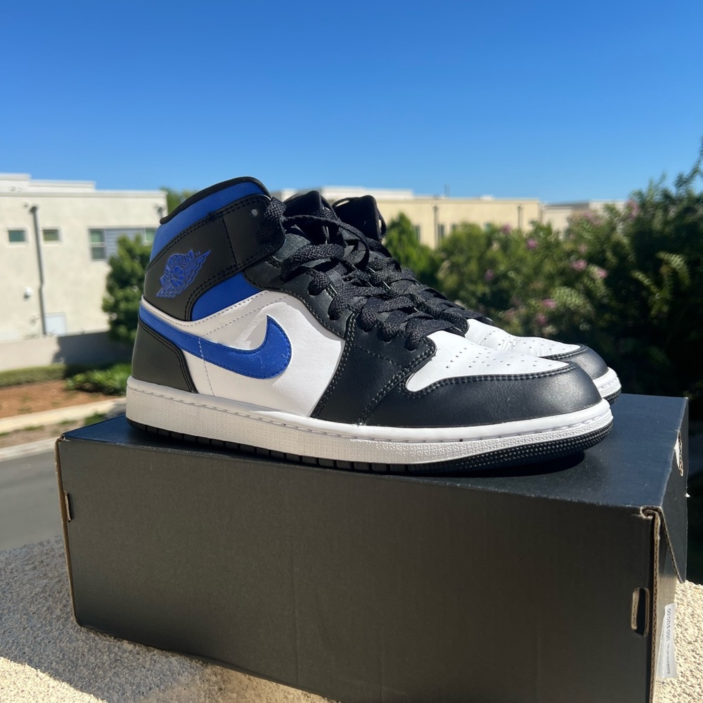Jordan 1 mid black racer blue